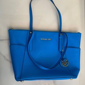 RARE Micheal Kors Jet Set top zip limited edition Belk 125 blue